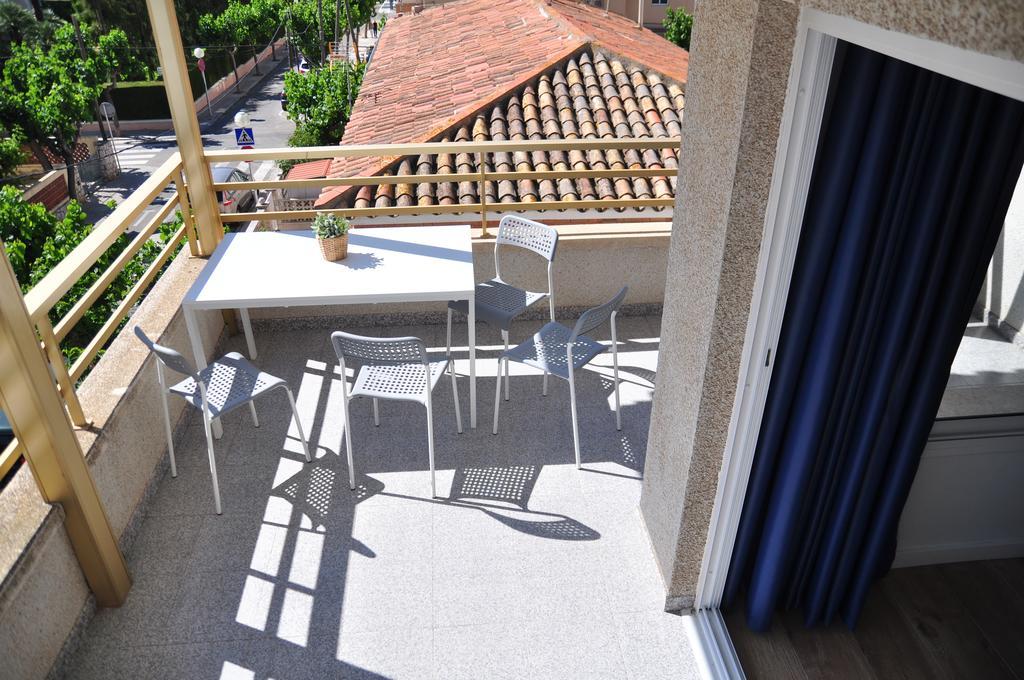 Hostal Porto Mar Салоу Екстериор снимка