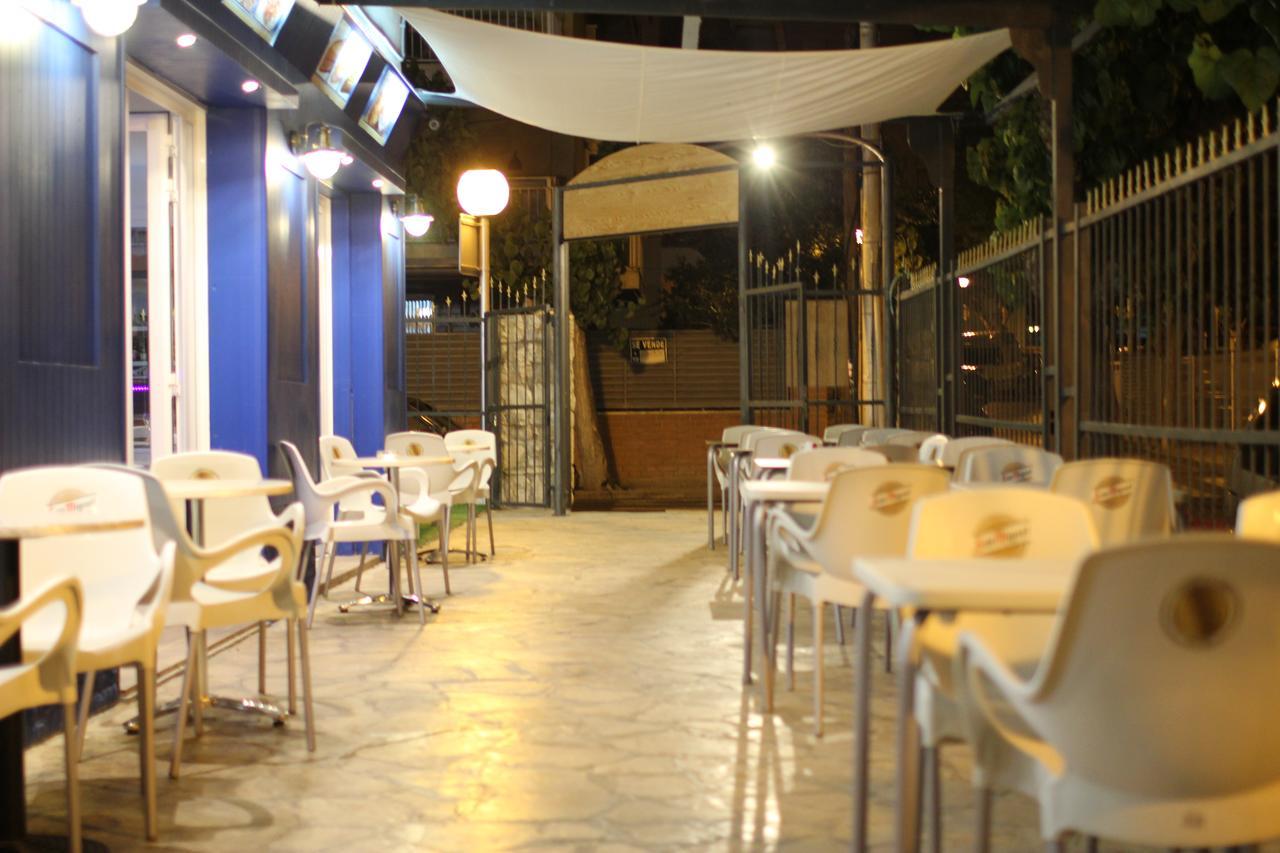 Hostal Porto Mar Салоу Екстериор снимка