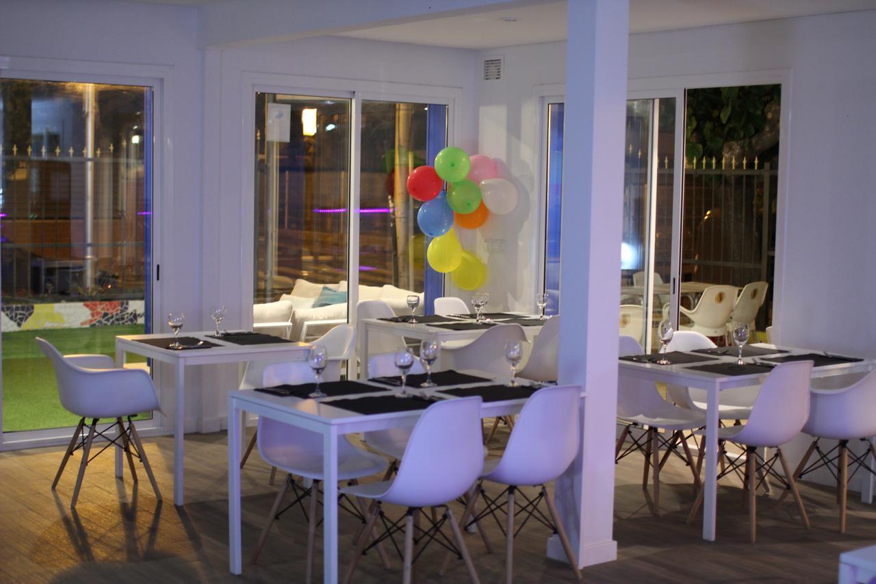 Hostal Porto Mar Салоу Екстериор снимка