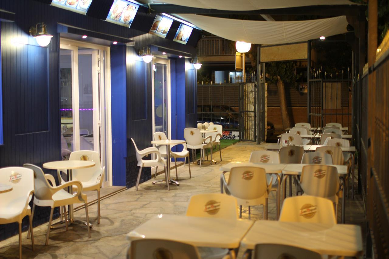 Hostal Porto Mar Салоу Екстериор снимка