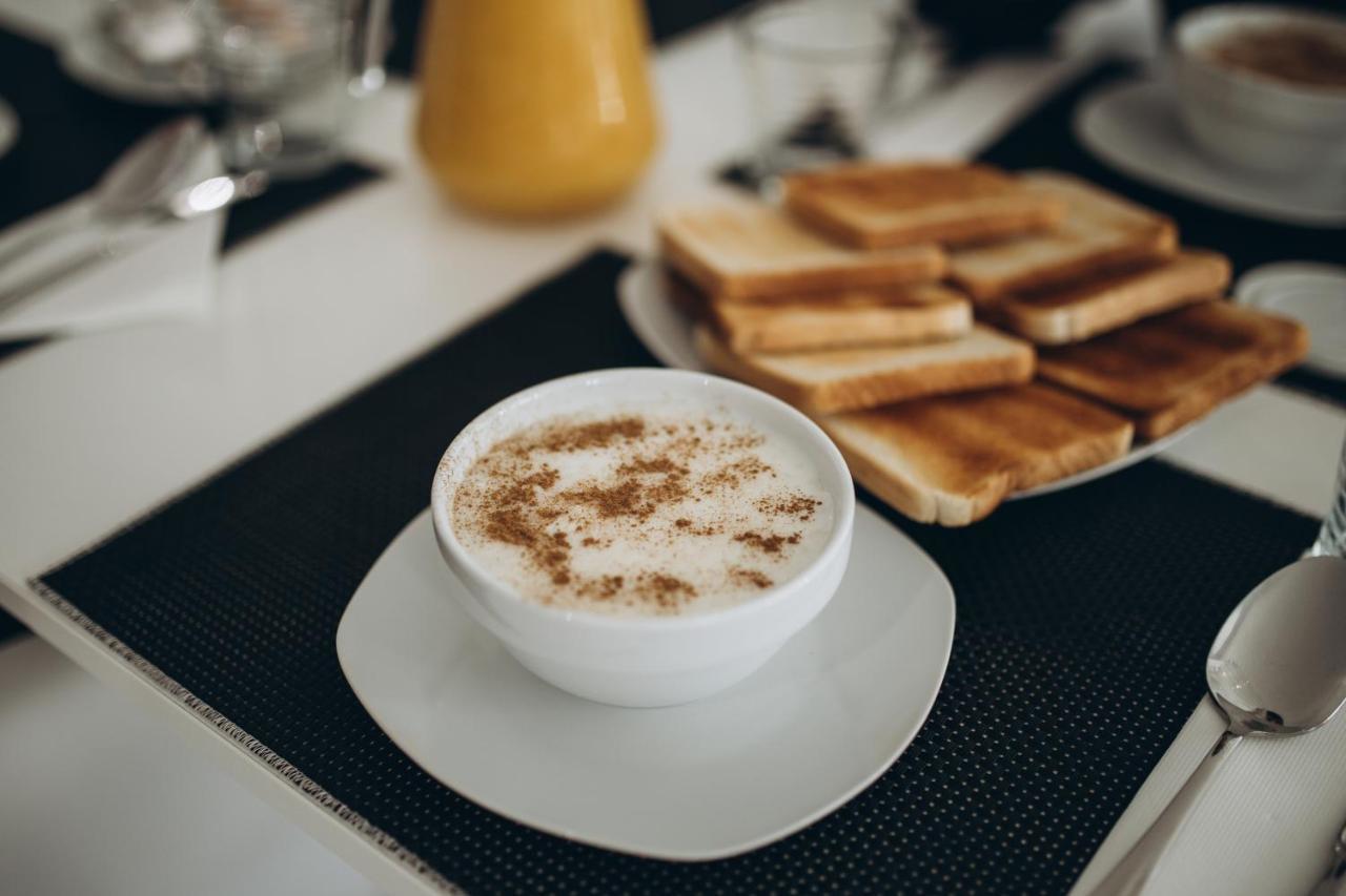 Hostal Porto Mar Салоу Екстериор снимка