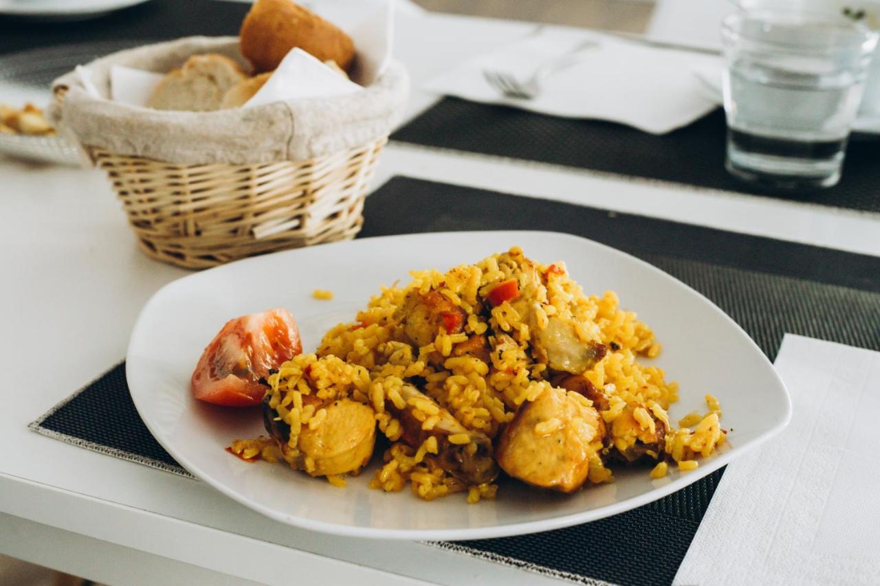 Hostal Porto Mar Салоу Екстериор снимка
